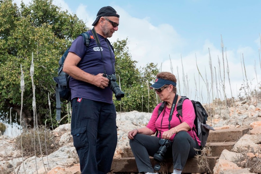 קבוצת הצילום של שושנה גנז בתל יודפת שבו  אלפי חצבים פורחים  (27)