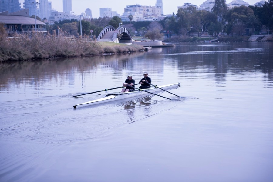 תל אביב של שמיים כחולים ומציאות בשחור ולבן  (10)