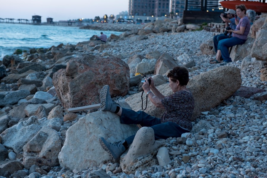 מצלמים עם שושנה בחוף הים של חיפה (10)