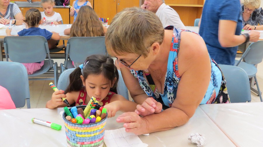 יום סבים ונכדים 7.8 (29)