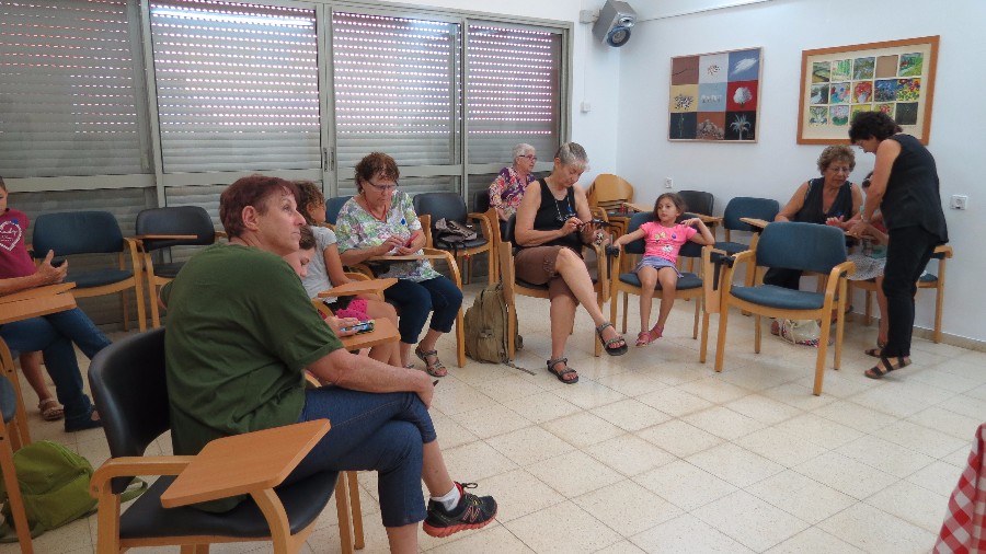 יום סבים ונכדים 7.8 (46)
