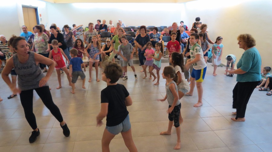 יום סבים ונכדים 7.8 (143)