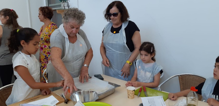 יום סבים ונכדים סדנת בישול ישראלי (203)