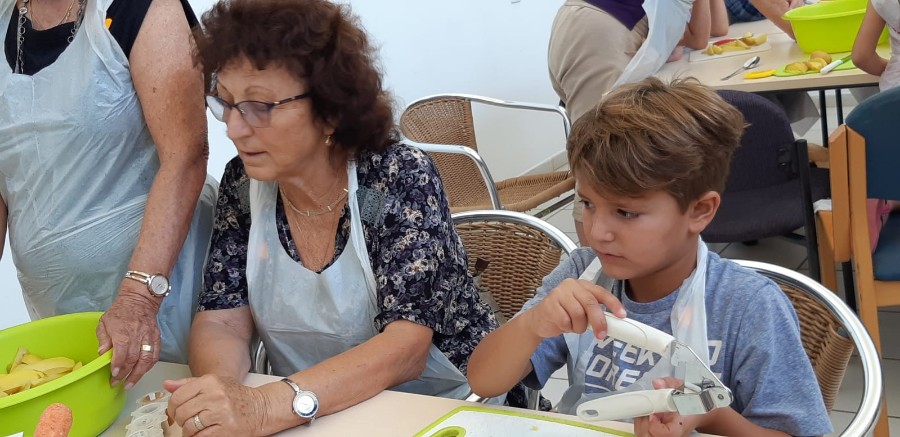 יום סבים ונכדים סדנת בישול ישראלי (204)