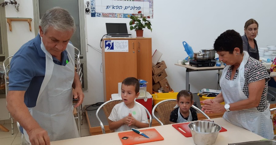 יום סבים ונכדים סדנת בישול ישראלי (201)