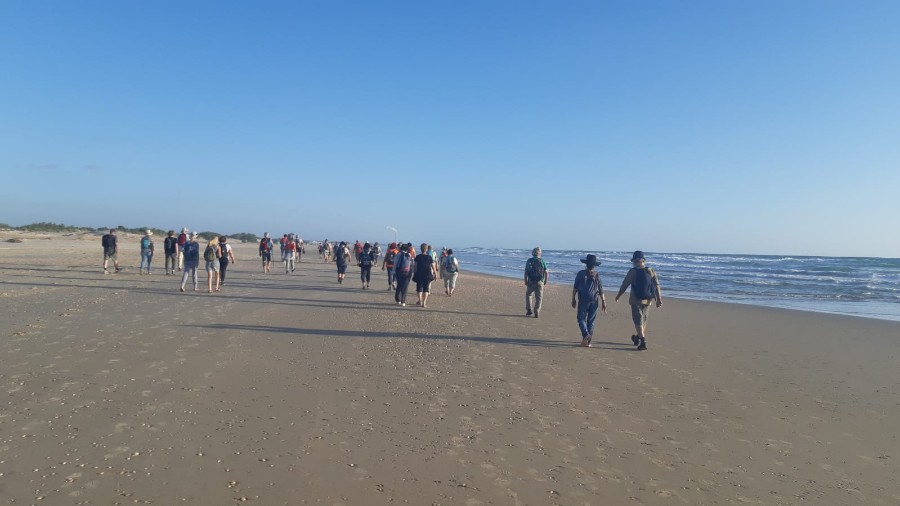 צועדים לאורך החוף מנחשולים למעגן מיכאל (7)