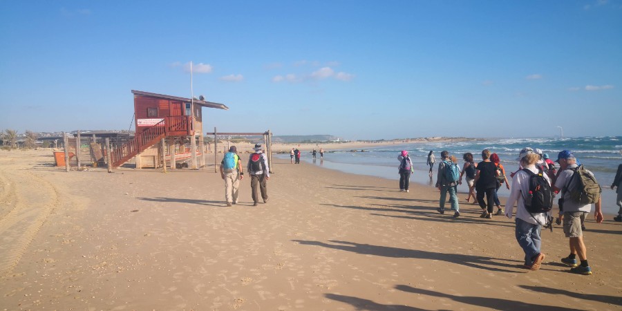 צועדים לאורך החוף מנחשולים למעגן מיכאל (13)