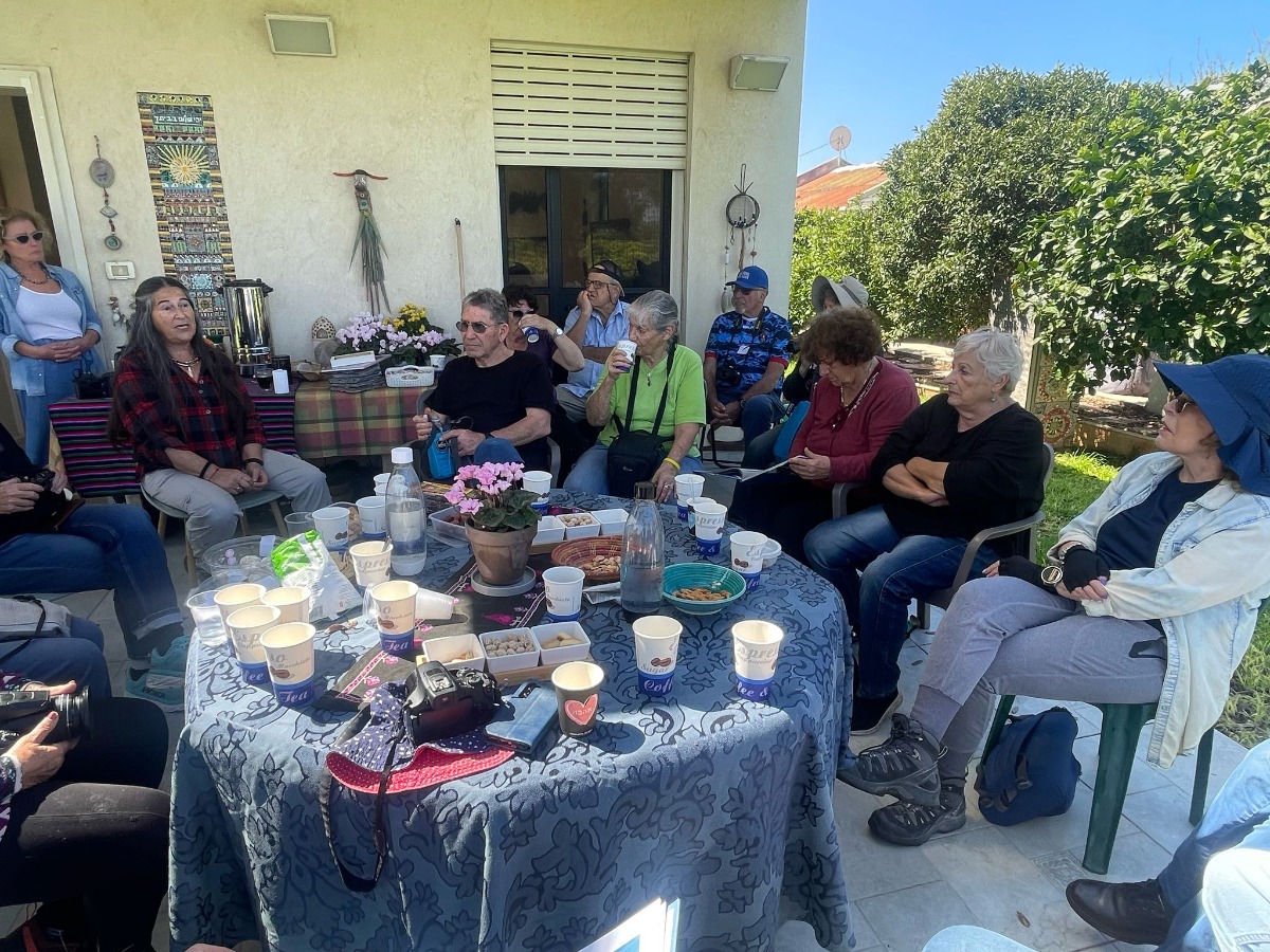 מטיילים ומצלמים בחוף כרמל (23)