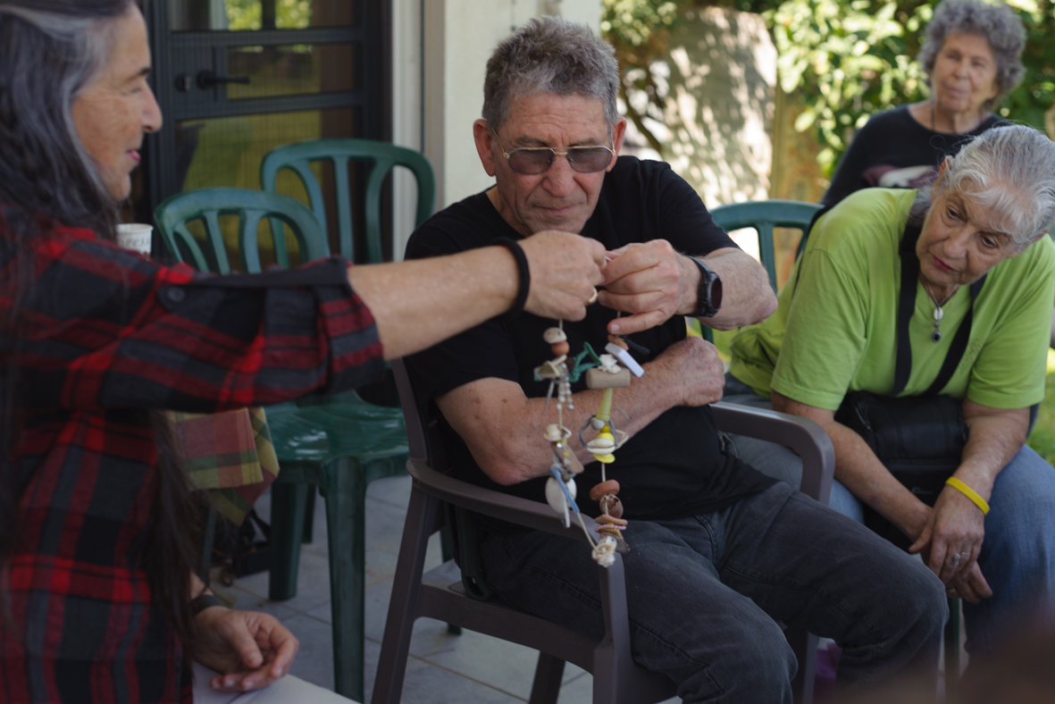 מטיילים ומצלמים בחוף כרמל (16)