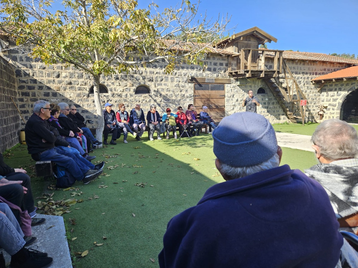 בחצר בכפר גלעדי (13)