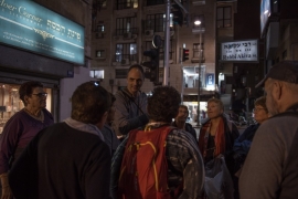 מגלים את האור הבוקע מתוך החושך בסיור צילום חנוכיות בבני ברק  עם הצלם אלי אטיאס.(15 תמונות)