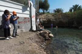 קבוצת הצילום בזווית אחרת .... בצעדים מהוססים לעבר השיגרה: (12 תמונות)